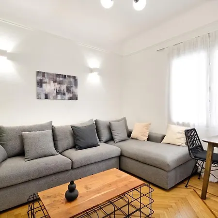 Urban Haven-close To The Metro Apartment *